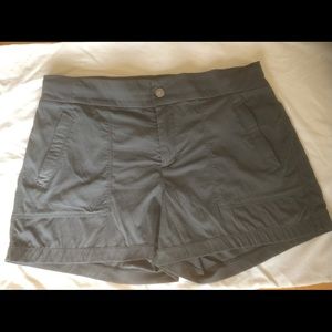 Women’s Athleta Green Shorts. Size: 10